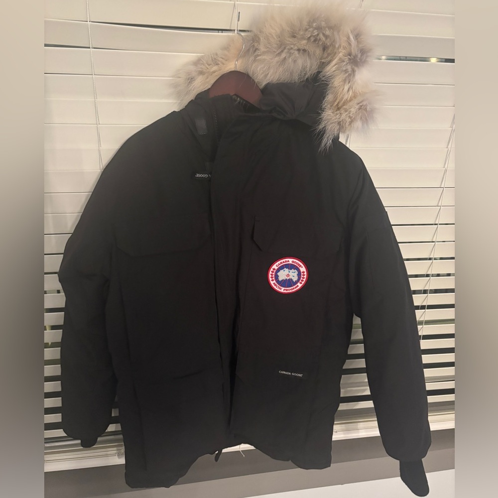 NEW CANADA GOOSE MEN’S LARGE EXPEDITION COAT MAKE OFFER